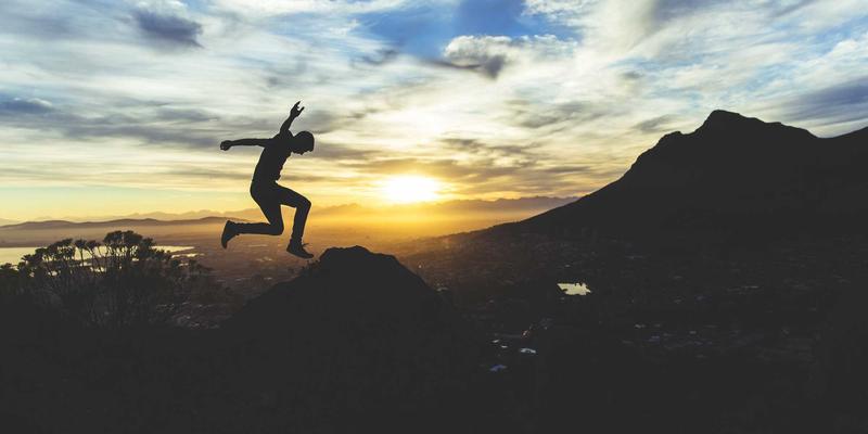 心理声学与音频压缩：MP3与AAC如何利用人耳听觉特性实现高效编码